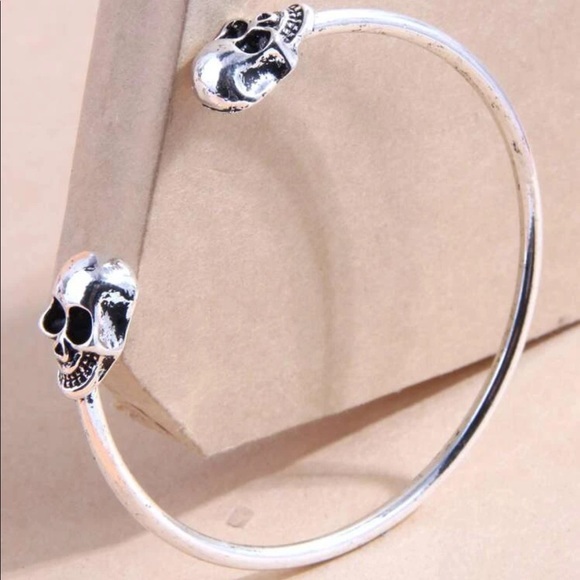 Skull design bracelet silver toned black accents - Picture 2 of 4